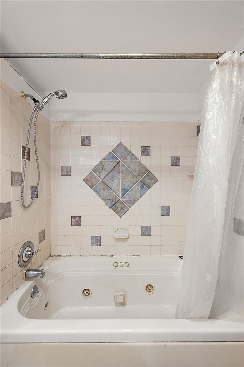 1218 Roslyn Road Grosse Pointe Woods, MI 48236 - Photo 47 of 57 47-1218 Roslyn Rd-47