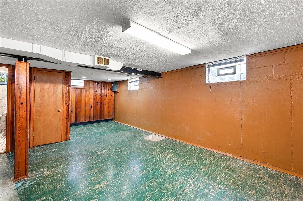 1218 Roslyn Road Grosse Pointe Woods, MI 48236 - Photo 50 of 57 50-1218 Roslyn Rd-50