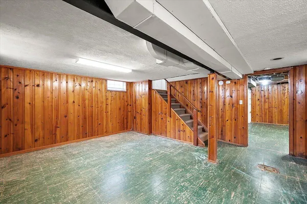 $350,000 | 1218 Roslyn Road, Grosse Pointe Woods, MI 48236