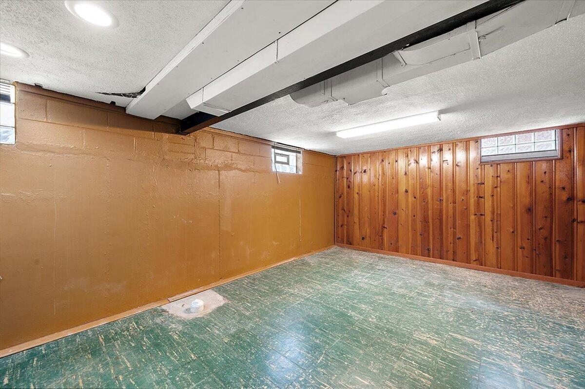 1218 Roslyn Road Grosse Pointe Woods, MI 48236 - Photo 53 of 57 53-1218 Roslyn Rd-53