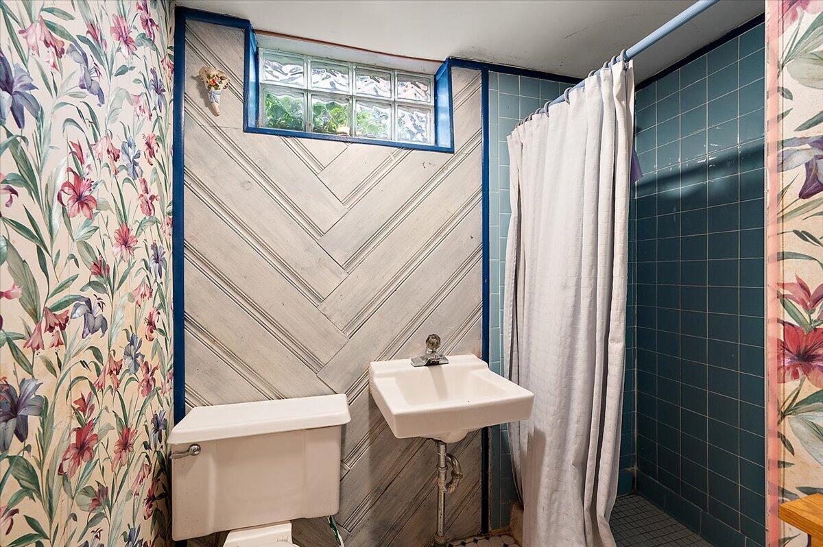 1218 Roslyn Road Grosse Pointe Woods, MI 48236 - Photo 54 of 57 54-1218 Roslyn Rd-54