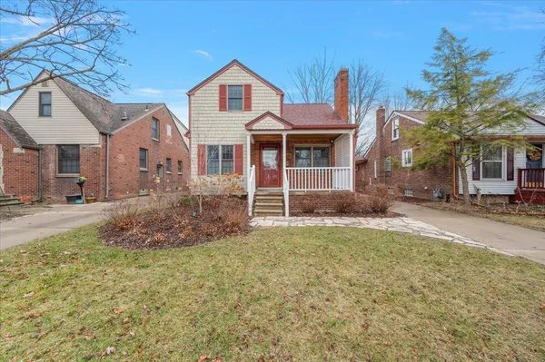 $350,000 | 1218 Roslyn Road, Grosse Pointe Woods, MI 48236