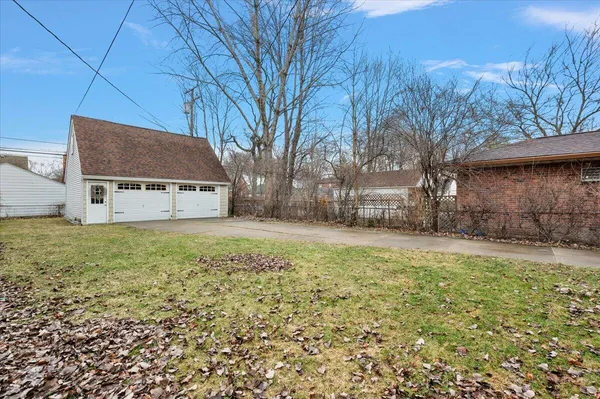 $350,000 | 1218 Roslyn Road, Grosse Pointe Woods, MI 48236