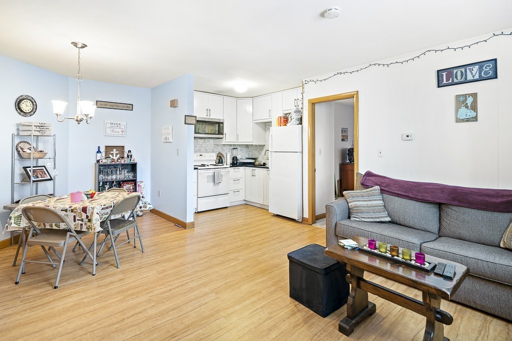 43 Jacqueline Road, Unit 2 Waltham, MA 02452 - Photo 5 of 14 Gallery Image 5