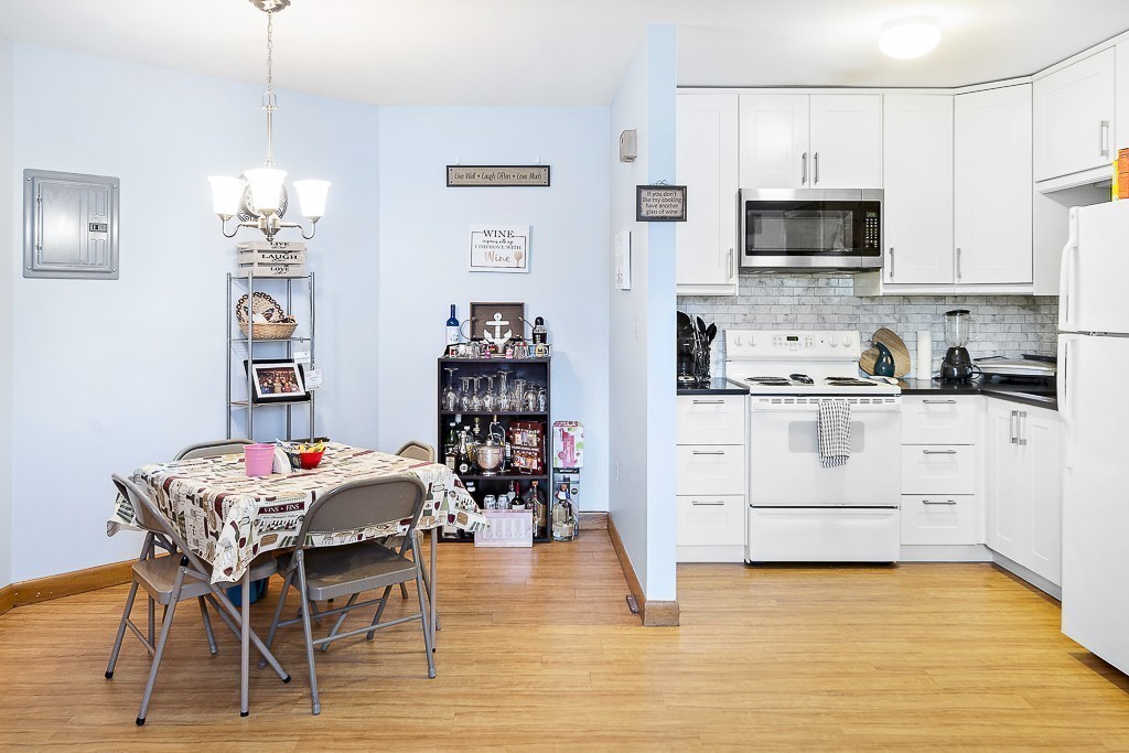 43 Jacqueline Road, Unit 2 Waltham, MA 02452 - Photo 6 of 14 Gallery Image 6