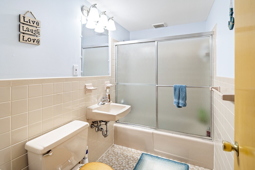 43 Jacqueline Road, Unit 2 Waltham, MA 02452 - Photo 8 of 14 Gallery Image 8