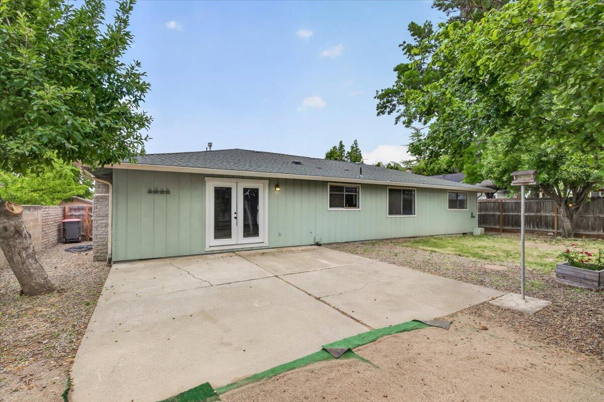 415 Sutter Avenue Medford, OR 97504 - Photo 25 of 28 a view of a house with a backyard and a tree