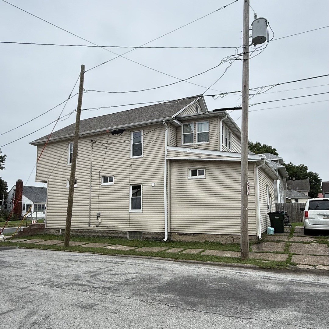 3643 Rockingham Road Davenport, IA 52802 - Photo 13 of 14 Gallery Image 13