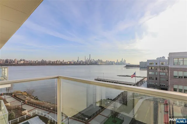 $3,600 | 15 Somerset Lane, Unit B309, Edgewater, NJ 07020