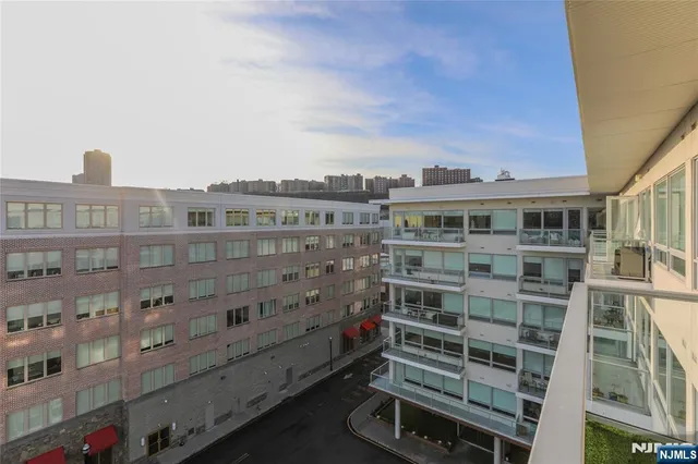 $3,600 | 15 Somerset Lane, Unit B309, Edgewater, NJ 07020