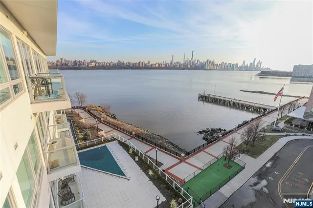 $3,600 | 15 Somerset Lane, Unit B309, Edgewater, NJ 07020