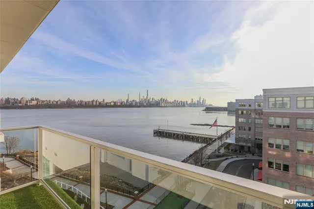 $3,600 | 15 Somerset Lane, Unit B309, Edgewater, NJ 07020