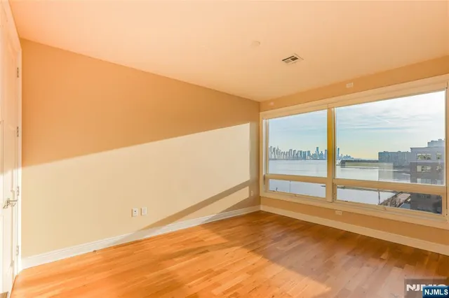 $3,600 | 15 Somerset Lane, Unit B309, Edgewater, NJ 07020