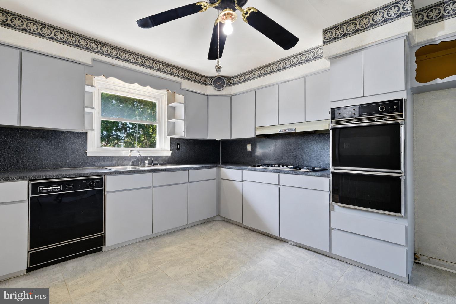 9219 Burbank Road Philadelphia, PA 19115 - Photo 7 of 29