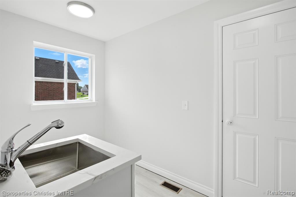 3202 Roma Court Wixom, MI 48393 - Photo 28 of 45