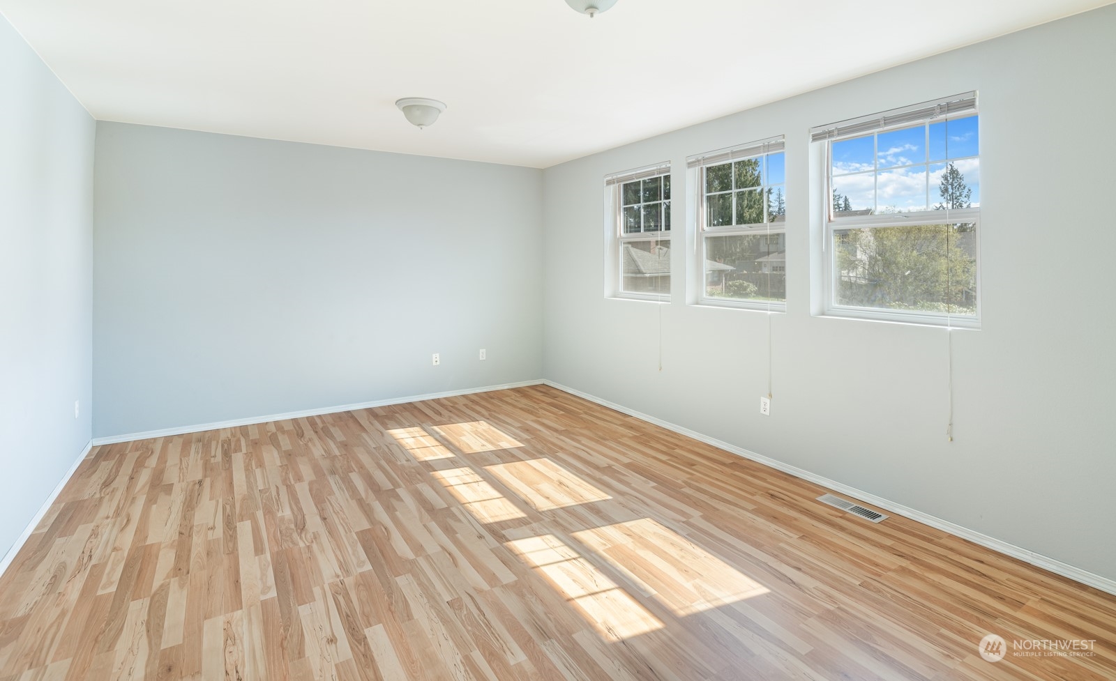 4823 148th Place Southwest Edmonds, WA 98026 - Photo 11 of 23 Gallery Image 11