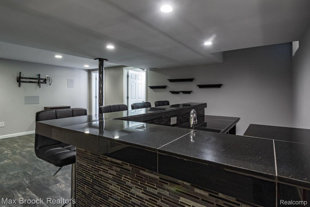 1898 Allenway Court Rochester, MI 48309 - Photo 29 of 33 Basement with Wet Bar