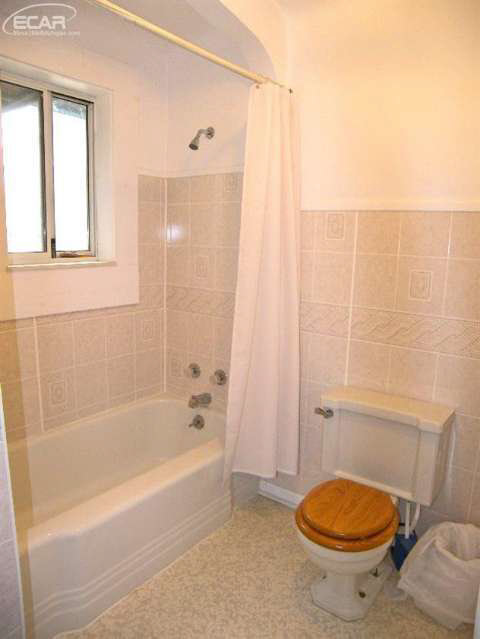 5256 East Stanley Road Flint, MI 48506 - Photo 12 of 23 20442757-11.JPG