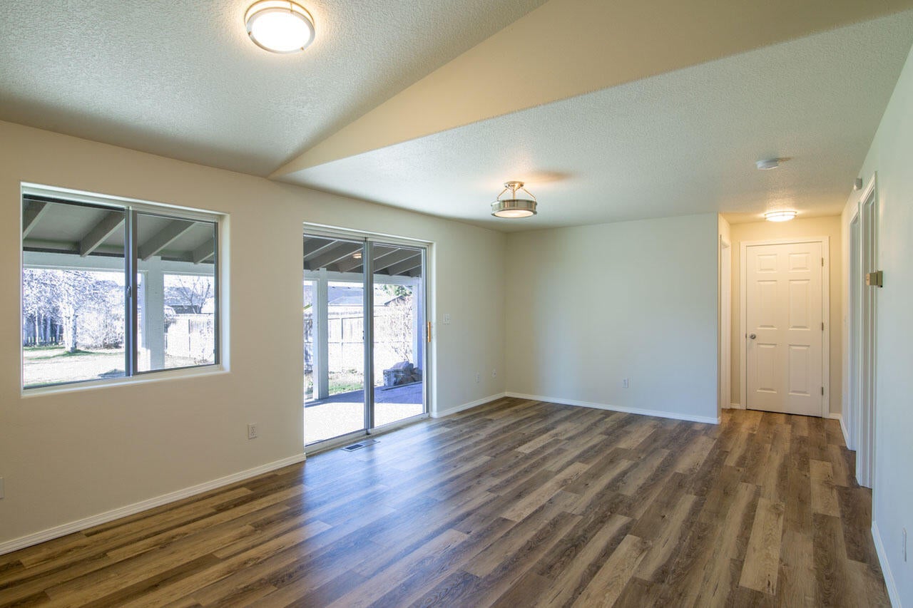 2277 Northeast Yellowpine Road Prineville, OR 97754 - Photo 11 of 35 HDR 513