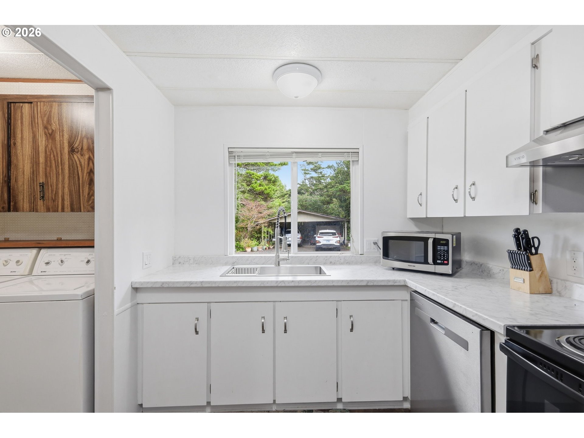 1600 Rhododendron Drive, Unit 76 Florence, OR 97439 - Photo 6 of 36 a kitchen with appliances cabinets and a sink