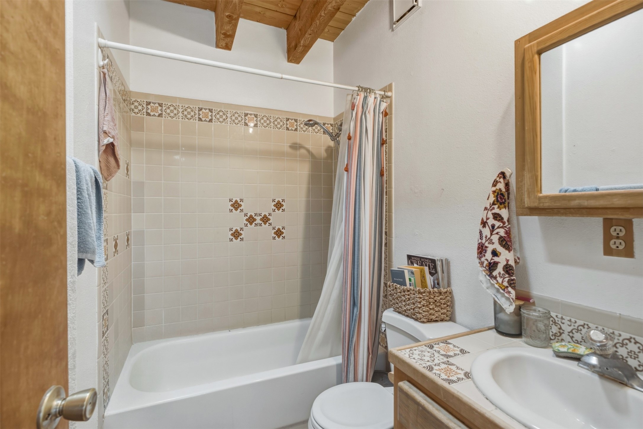 32 Overlook Road Santa Fe, NM 87505 - Photo 77 of 89 Guest House Bath