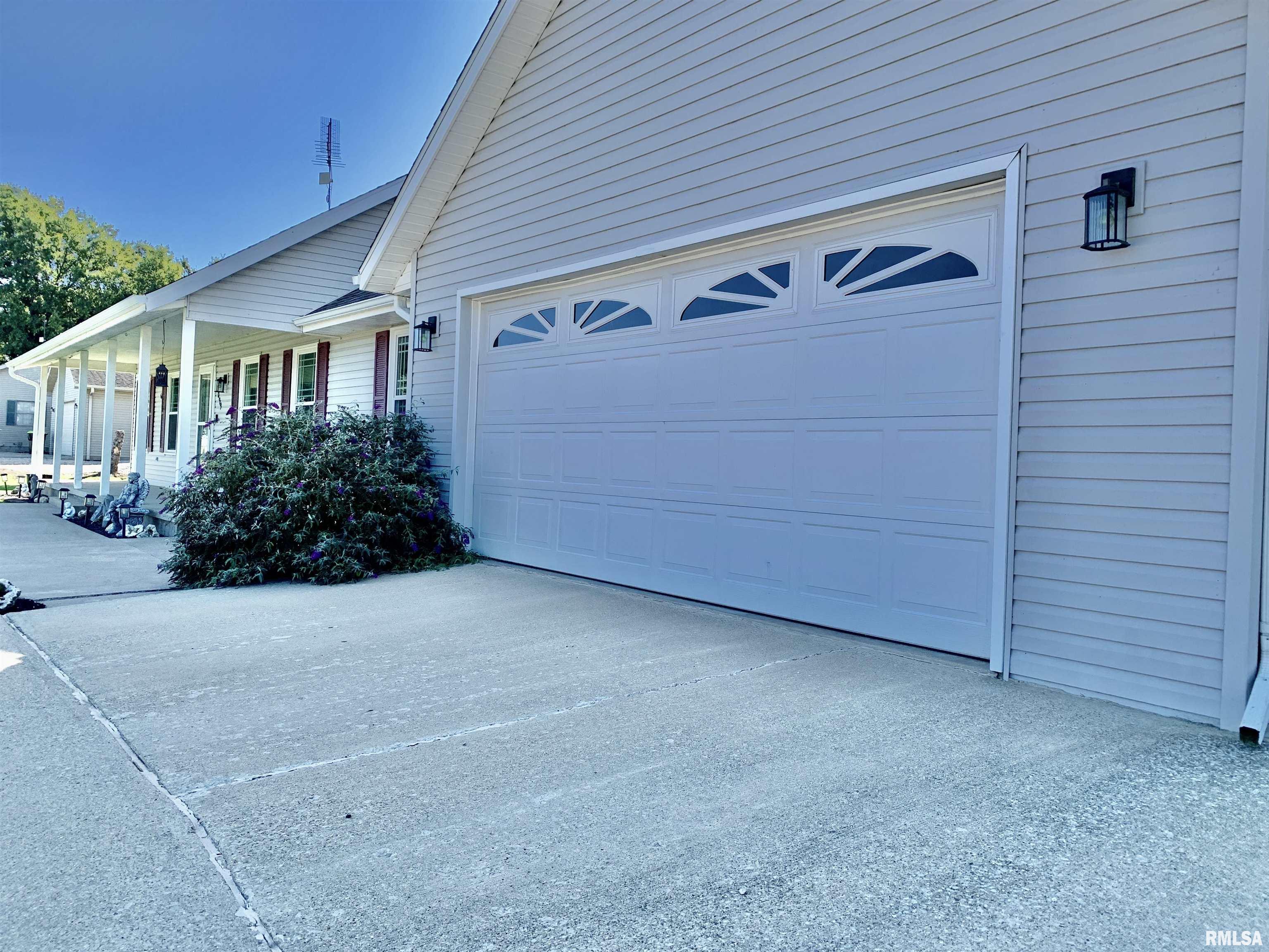 2099 New Lake Road Jacksonville, IL 62650 - Photo 5 of 74 Gallery Image 5