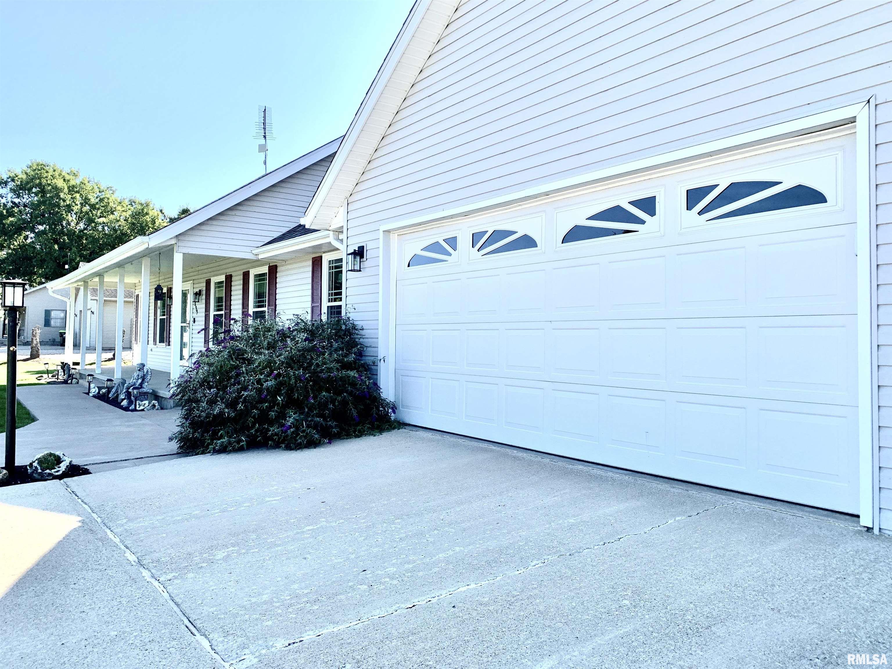 2099 New Lake Road Jacksonville, IL 62650 - Photo 6 of 74 Gallery Image 6
