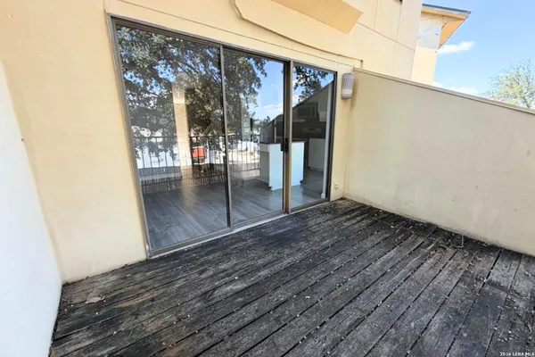 $1,690 | 8642 Fredericksburg Road, Unit 703, San Antonio, TX 78240