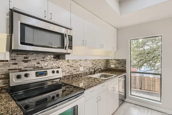 $1,690 | 8642 Fredericksburg Road, Unit 703, San Antonio, TX 78240