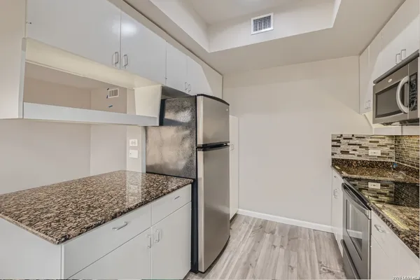 $1,690 | 8642 Fredericksburg Road, Unit 703, San Antonio, TX 78240