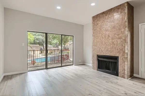 $1,690 | 8642 Fredericksburg Road, Unit 703, San Antonio, TX 78240