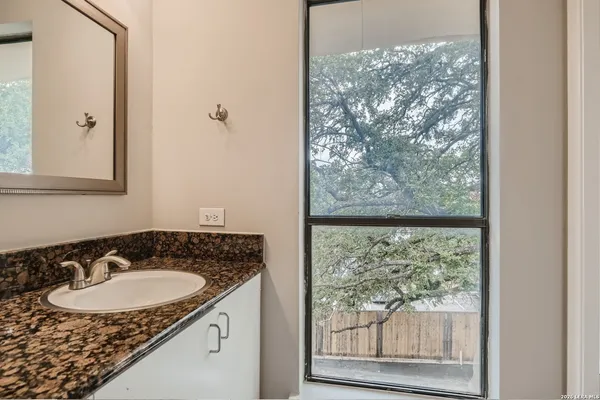 $1,690 | 8642 Fredericksburg Road, Unit 703, San Antonio, TX 78240