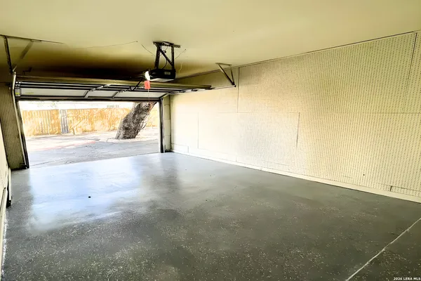 $1,690 | 8642 Fredericksburg Road, Unit 703, San Antonio, TX 78240