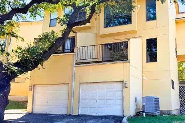 $1,690 | 8642 Fredericksburg Road, Unit 703, San Antonio, TX 78240