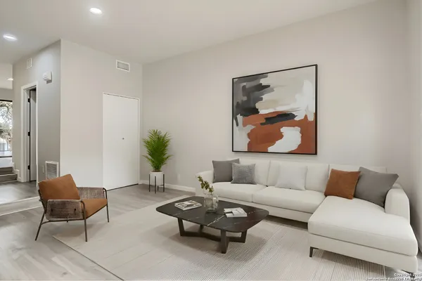 $1,690 | 8642 Fredericksburg Road, Unit 703, San Antonio, TX 78240