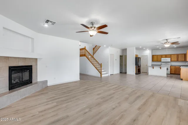 a picture of a wall with a white wall