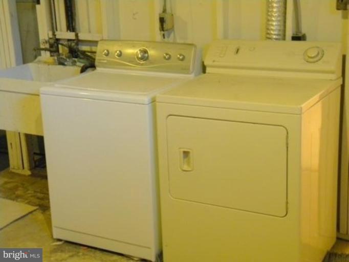 1808 Golf View Court Reston, VA 20190 - Photo 13 of 22 Laundry Area 1