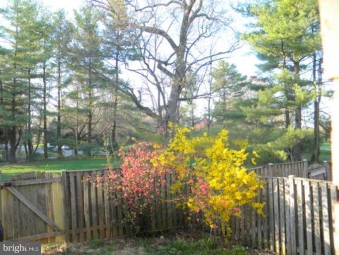 1808 Golf View Court Reston, VA 20190 - Photo 14 of 22 Back yard