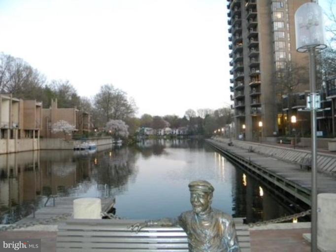 1808 Golf View Court Reston, VA 20190 - Photo 19 of 22 Lake View