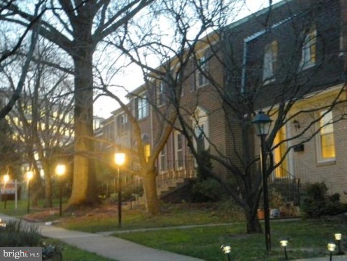 1808 Golf View Court Reston, VA 20190 - Photo 22 of 22 Exterior #3