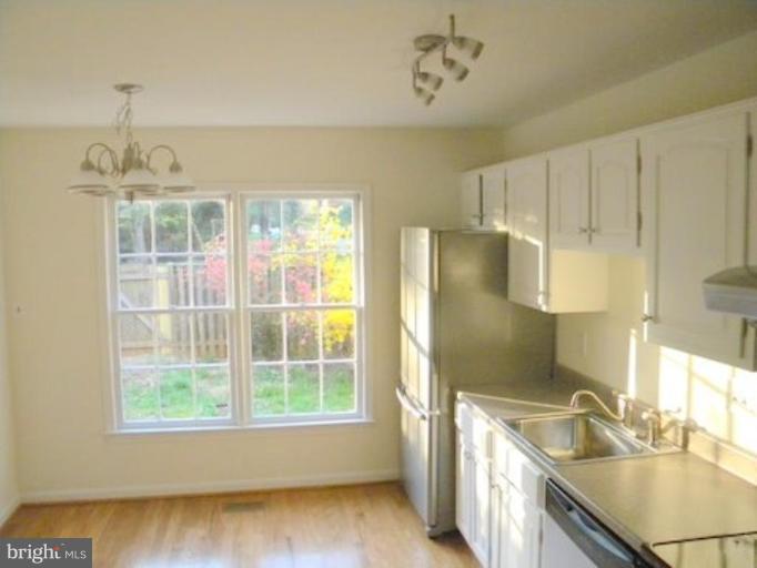 1808 Golf View Court Reston, VA 20190 - Photo 5 of 22 Breakfast Area