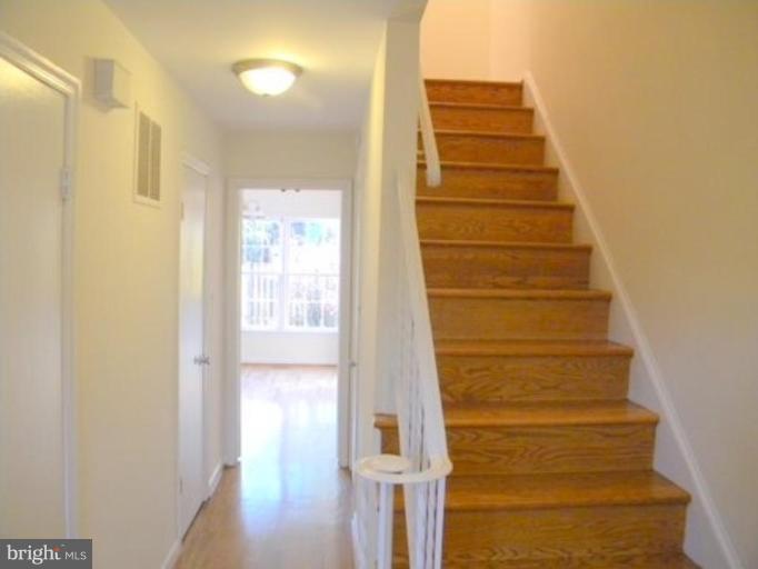 1808 Golf View Court Reston, VA 20190 - Photo 6 of 22 Staircase