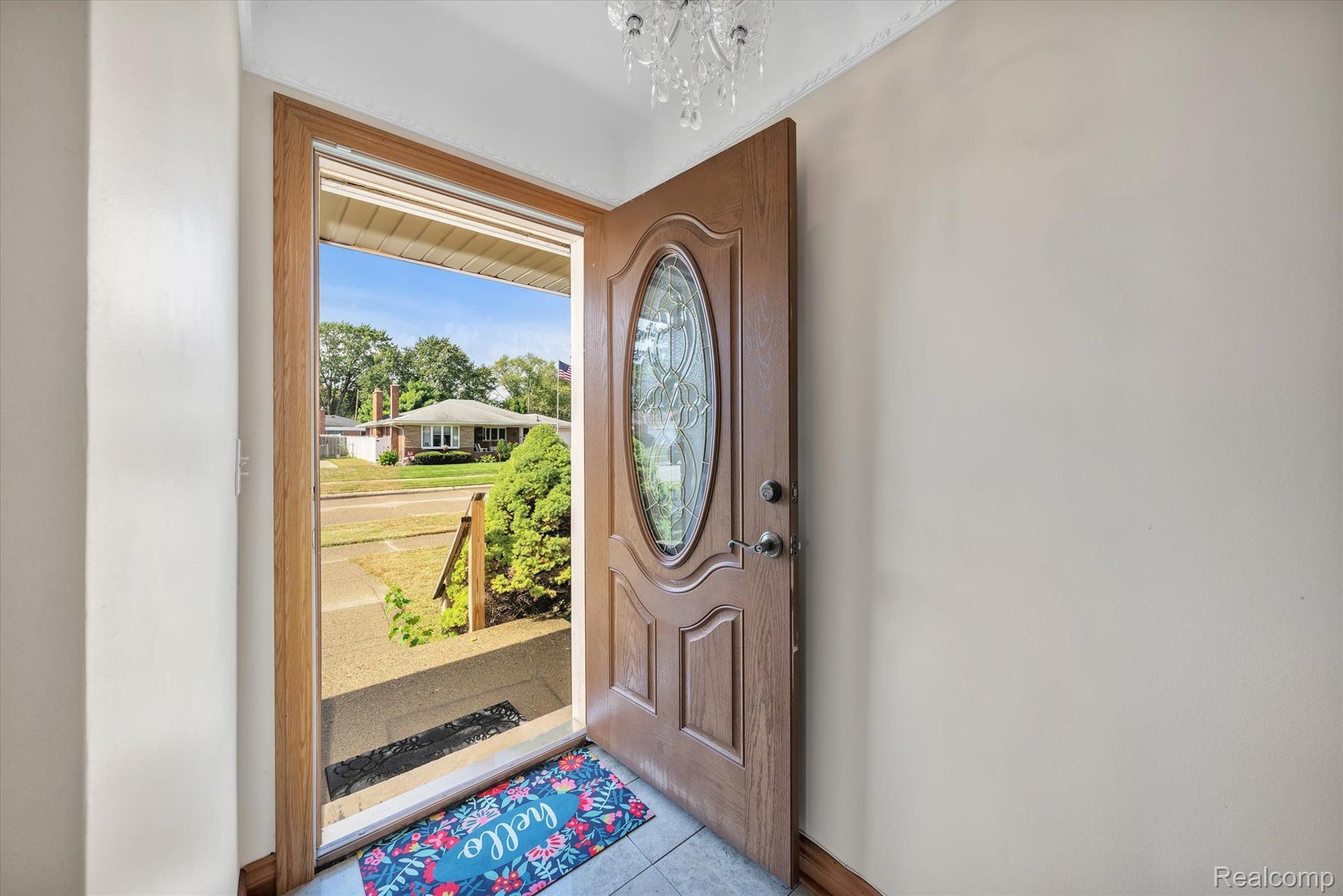 27090 Jean Road Warren, MI 48093 - Photo 5 of 43 Gallery Image 5