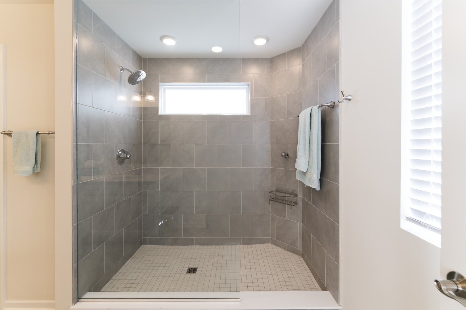 3316 Trillium Circle Rolling Meadows, IL 60008 - Photo 21 of 27 a bathroom with a shower