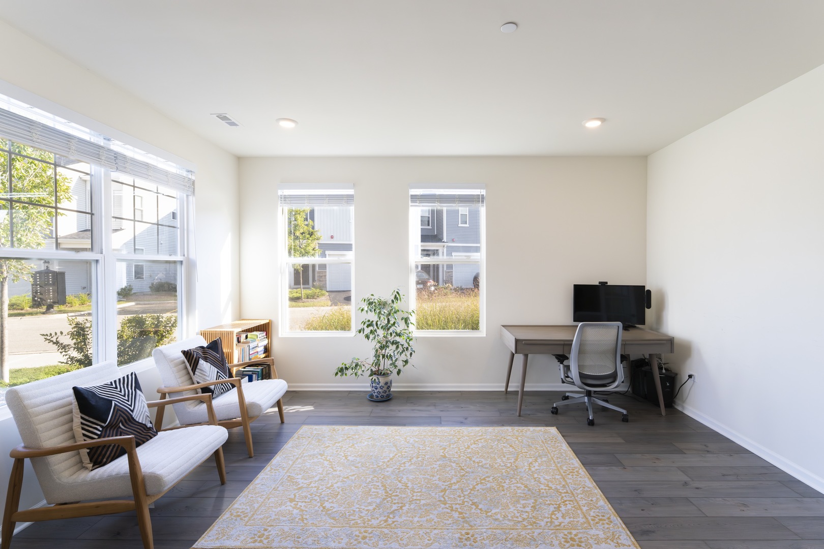 3316 Trillium Circle Rolling Meadows, IL 60008 - Photo 4 of 27 a living room with furniture and a flat screen tv