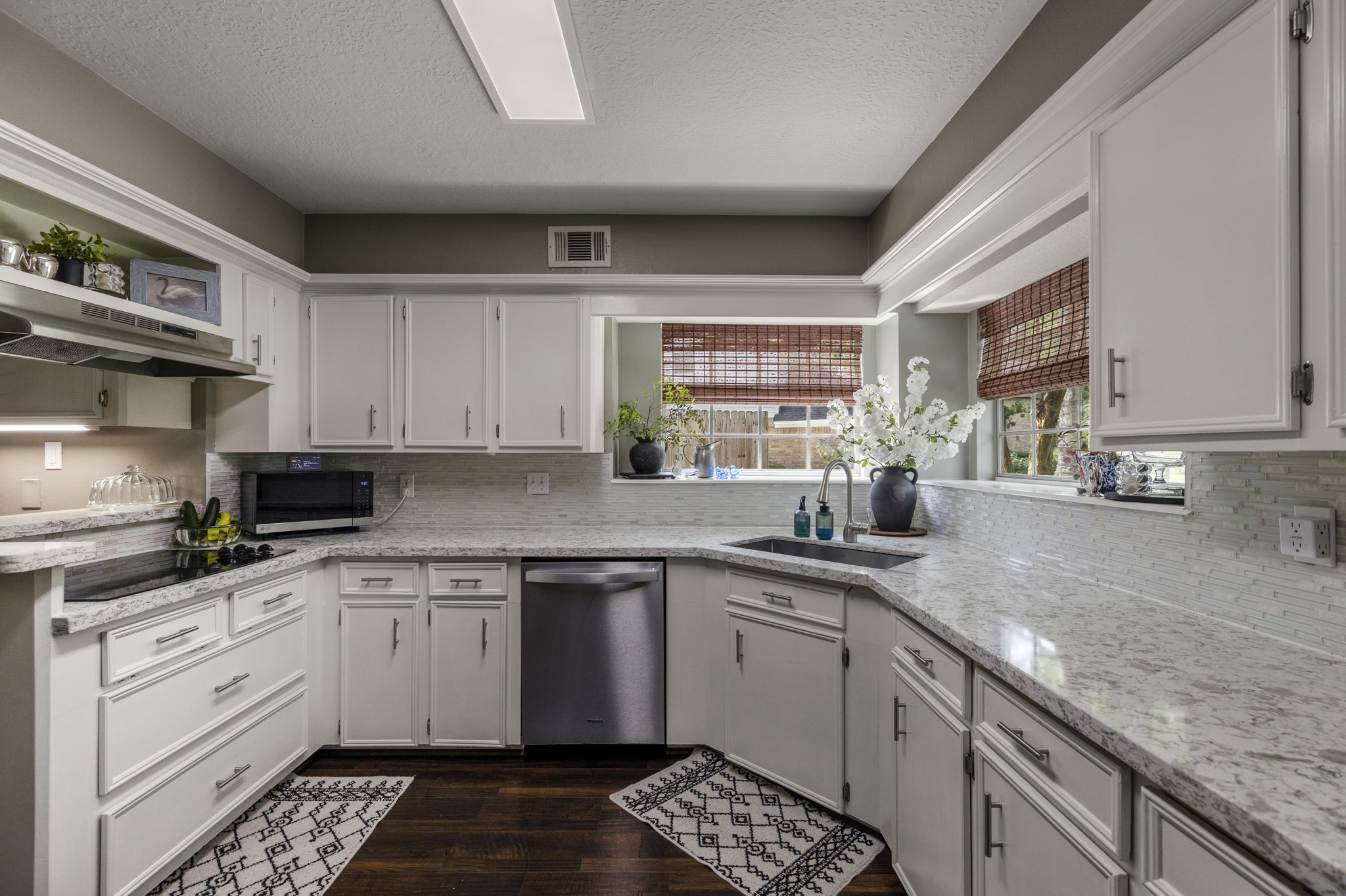 17627 Forest Mist Drive Spring, TX 77379 - Photo 14 of 32 Lots of counter space and convenient storage here.