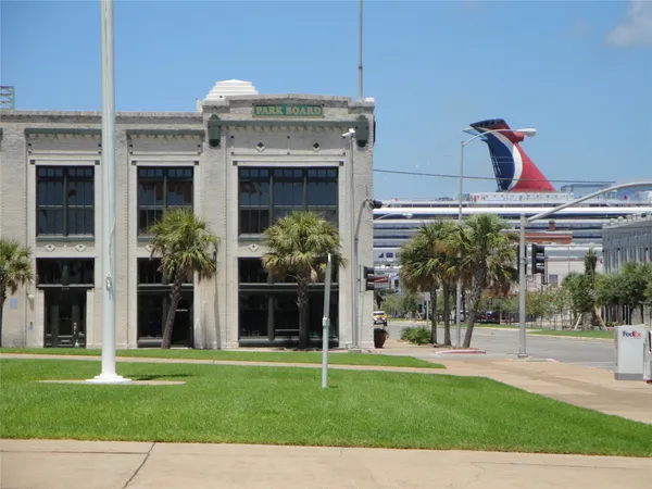 $1,950 | 2504 Church Street, Unit 3, Galveston, TX 77550