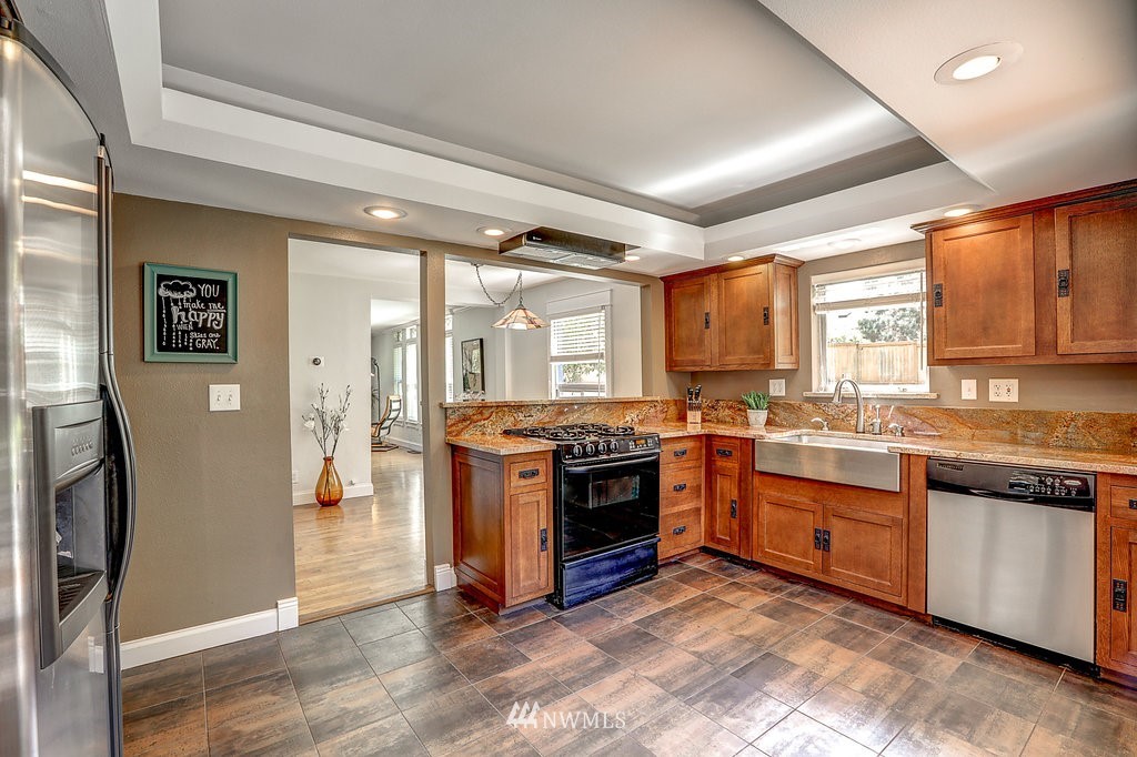 1010 Roe Street Steilacoom, WA 98388 - Photo 7 of 25