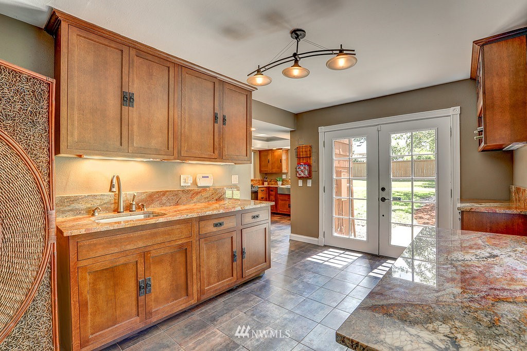 1010 Roe Street Steilacoom, WA 98388 - Photo 8 of 25