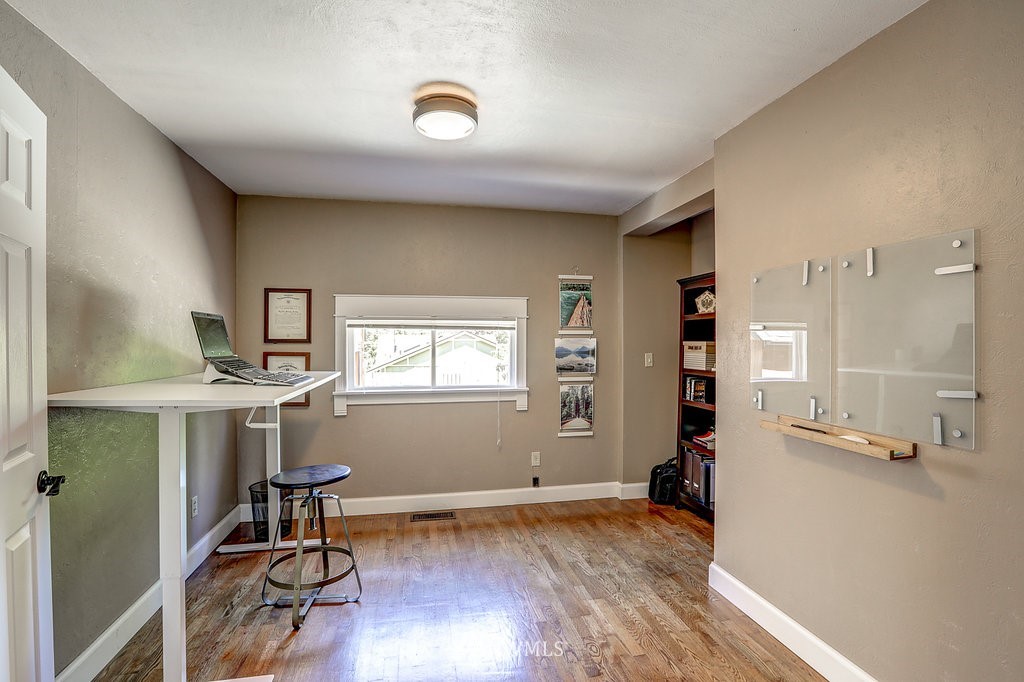 1010 Roe Street Steilacoom, WA 98388 - Photo 9 of 25